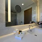 - Centre By Ihg Otel