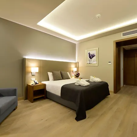 - Centre By Ihg Otel