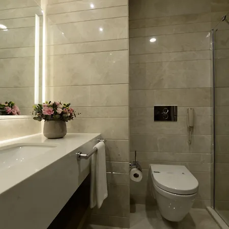 - Centre By Ihg Hotel