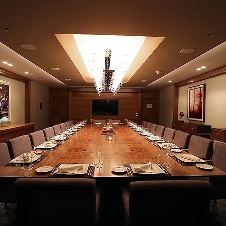 - Centre By Ihg Hotell