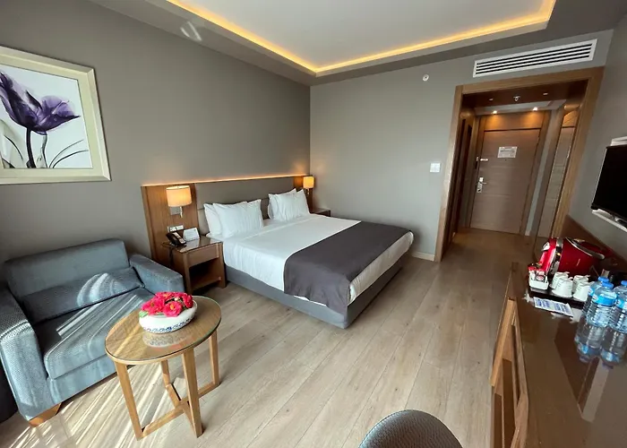 - Centre By Ihg Hotel