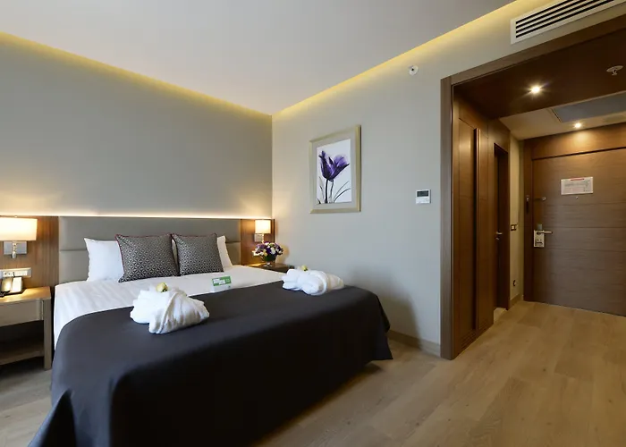 - Centre By Ihg 4*