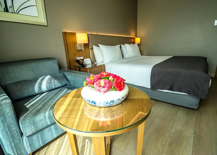 - Centre By Ihg Hotel 4*